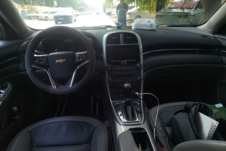 Used Chevrolet Malibu 2014 2.0L Automatic Luxury Edition Center Console