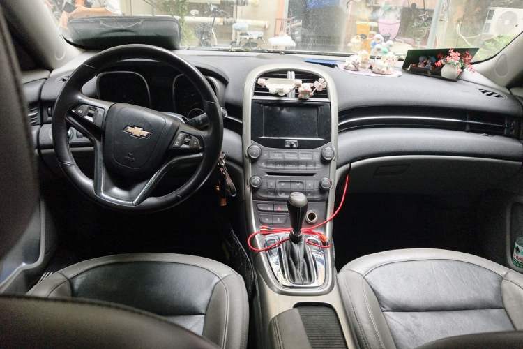 Used Chevrolet Malibu 2014 2.0L Automatic Luxury Edition Center Console