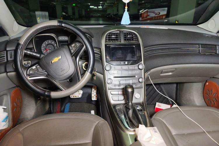 Used Chevrolet Malibu 2014 2.0L Automatic Luxury Edition Center Console