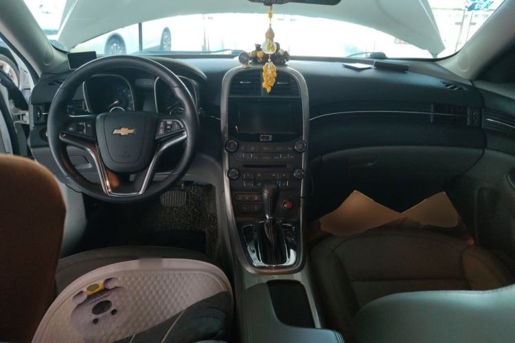 Used Chevrolet Malibu 2014 2.0L Automatic Luxury Edition Center Console