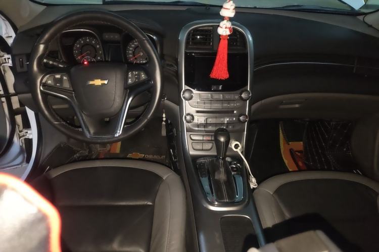 Used Chevrolet Malibu 2014 2.0L Automatic Luxury Edition Center Console