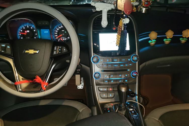 Used Chevrolet Malibu 2014 2.4L Automatic Luxury Edition Center Console