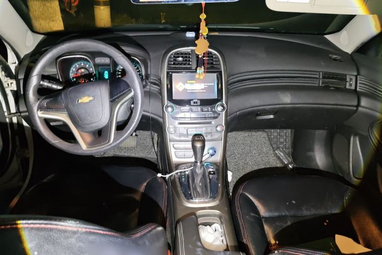 Used Chevrolet Malibu 2014 1.6T Automatic Comfort Edition Center Console