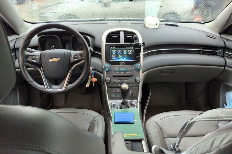 Used Chevrolet Malibu 2014 2.0L Automatic Luxury Edition Center Console