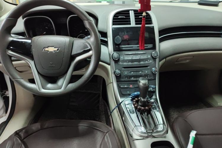 Used Chevrolet Malibu 2014 2.0L Automatic Luxury Edition Center Console