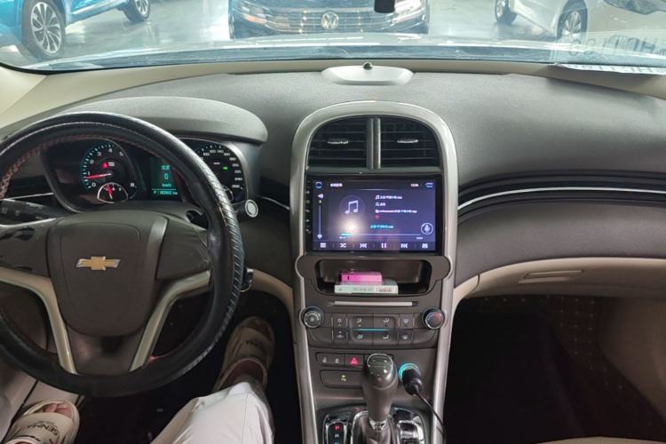 Used Chevrolet Malibu 2014 2.0L Automatic Comfort Edition Center Console