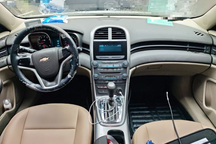 Used Chevrolet Malibu 2014 2.0L Automatic Comfort Edition Center Console