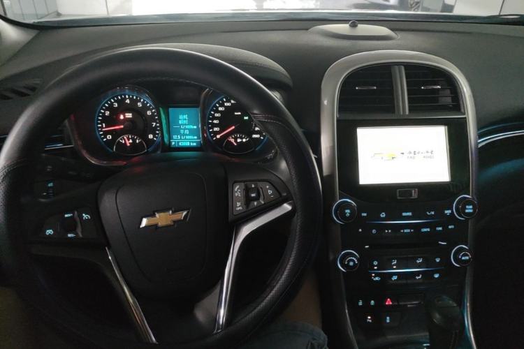Used Chevrolet Malibu 2014 2.0L Automatic Luxury Edition Center Console