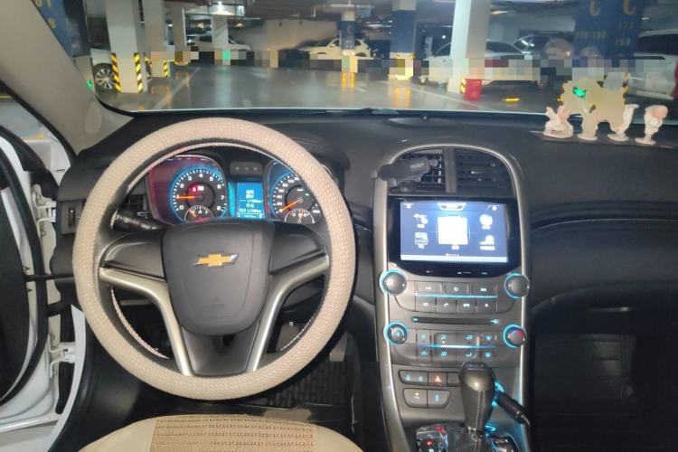 Used Chevrolet Malibu 2014 1.6T Automatic Comfort Edition Center Console