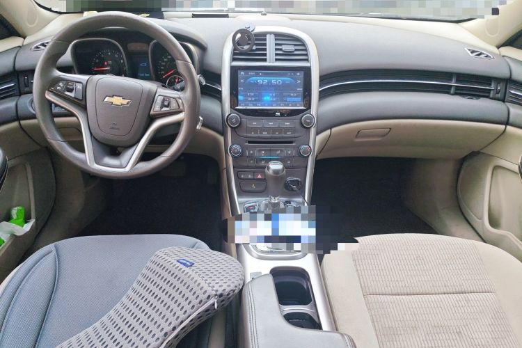 Used Chevrolet Malibu 2014 2.0L Automatic Comfort Edition Center Console