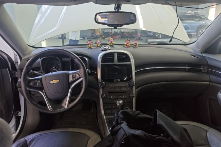 Used Chevrolet Malibu 2014 2.0L Automatic Luxury Edition Center Console