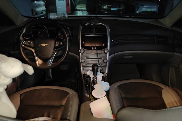 Used Chevrolet Malibu 2014 2.4L Automatic Luxury Edition Center Console