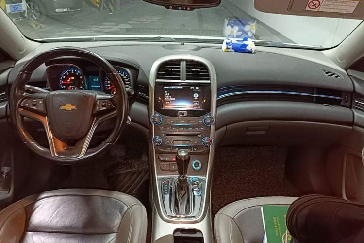 Used Chevrolet Malibu 2014 2.0L Automatic Luxury Edition Center Console