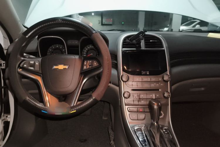 Used Chevrolet Malibu 2014 2.0L Automatic Luxury Edition Center Console