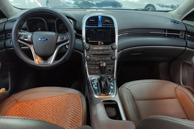 Used Chevrolet Malibu 2014 2.0L Automatic Luxury Edition Center Console