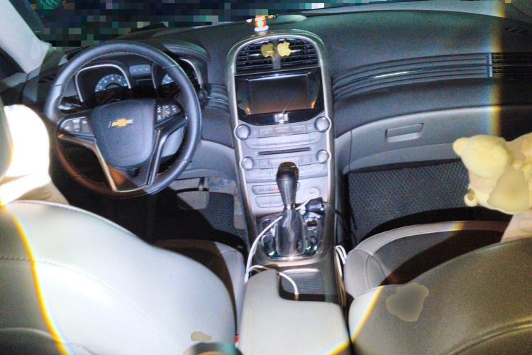 Used Chevrolet Malibu 2014 2.0L Automatic Luxury Edition Center Console