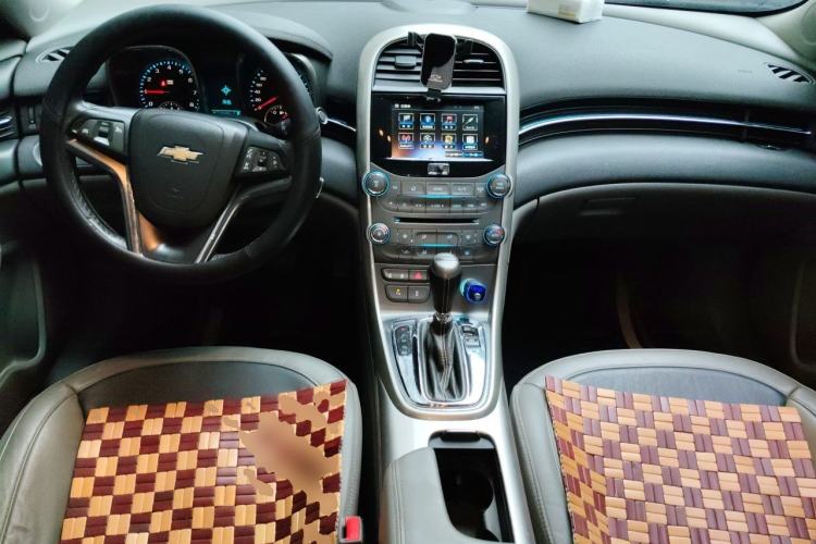 Used Chevrolet Malibu 2014 2.0L Automatic Luxury Edition Center Console