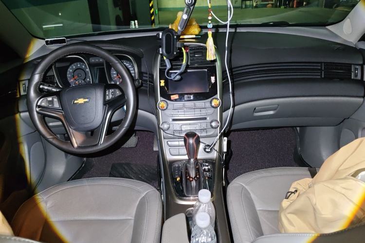 Used Chevrolet Malibu 2014 2.0L Automatic Luxury Edition Center Console