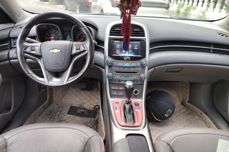 Used Chevrolet Malibu 2014 2.0L Automatic Luxury Edition Center Console
