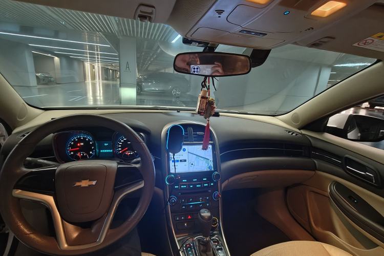 Used Chevrolet Malibu 2014 2.0L Automatic Comfort Edition Center Console