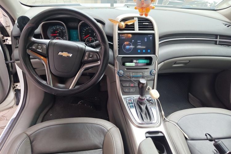 Used Chevrolet Malibu 2014 2.0L Automatic Luxury Edition Center Console