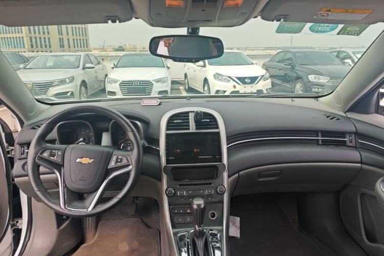 Used Chevrolet Malibu 2014 2.0L Automatic Luxury Edition Center Console