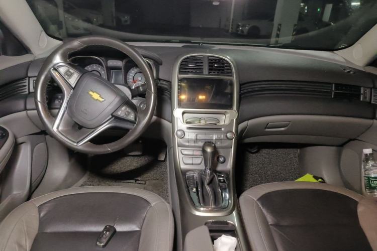 Used Chevrolet Malibu 2014 2.0L Automatic Luxury Edition Center Console