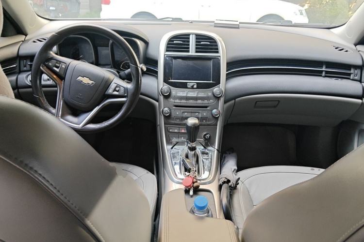 Used Chevrolet Malibu 2014 2.0L Automatic Luxury Edition Center Console