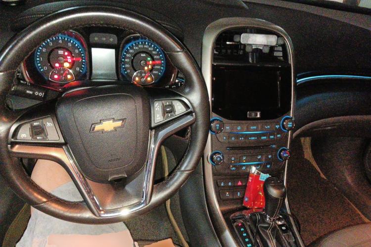 Used Chevrolet Malibu 2014 2.0L Automatic Luxury Edition Center Console
