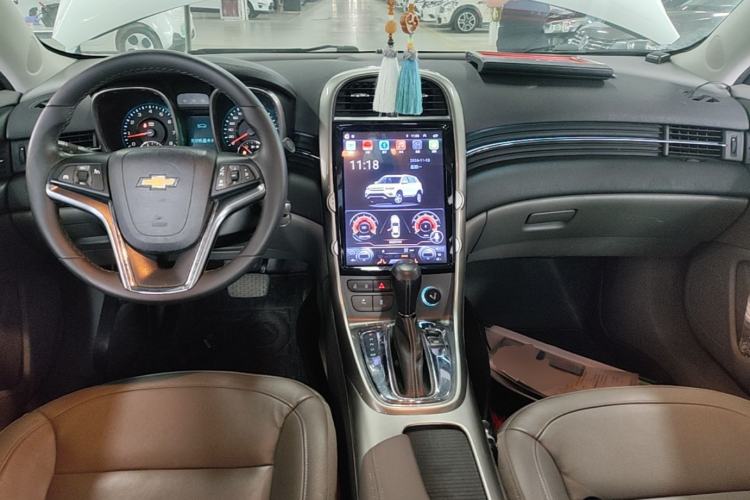 Used Chevrolet Malibu 2014 2.0L Automatic Luxury Edition Center Console