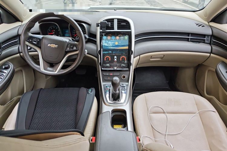 Used Chevrolet Malibu 2014 2.0L Automatic Comfort Edition Center Console
