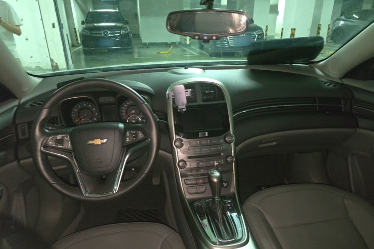 Used Chevrolet Malibu 2014 2.0L Automatic Luxury Edition Center Console