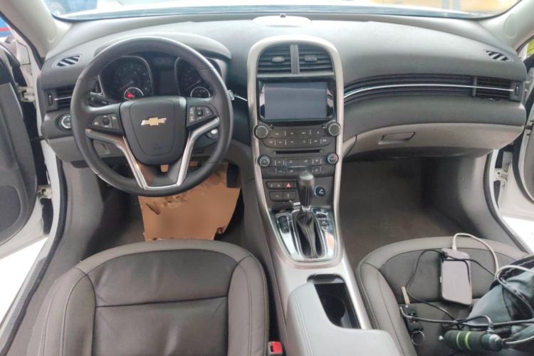 Used Chevrolet Malibu 2014 2.4L Automatic Luxury Edition Center Console