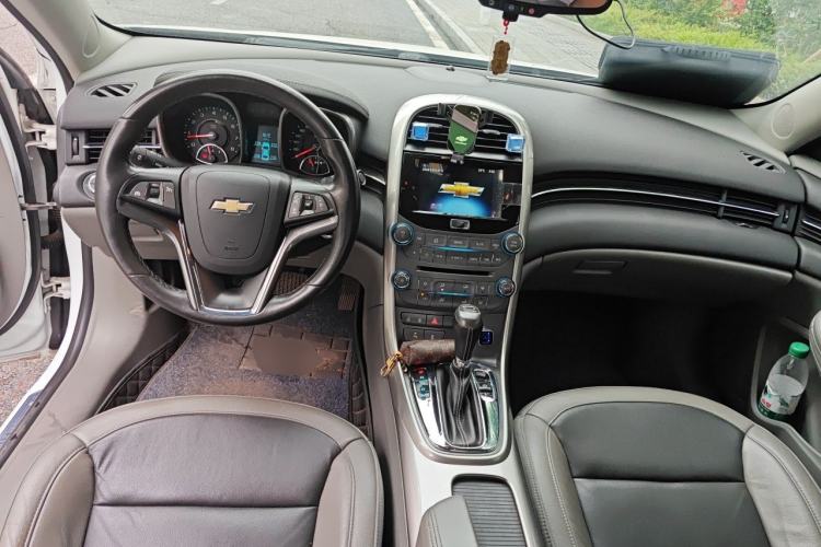 Used Chevrolet Malibu 2014 2.4L Automatic Luxury Edition Center Console