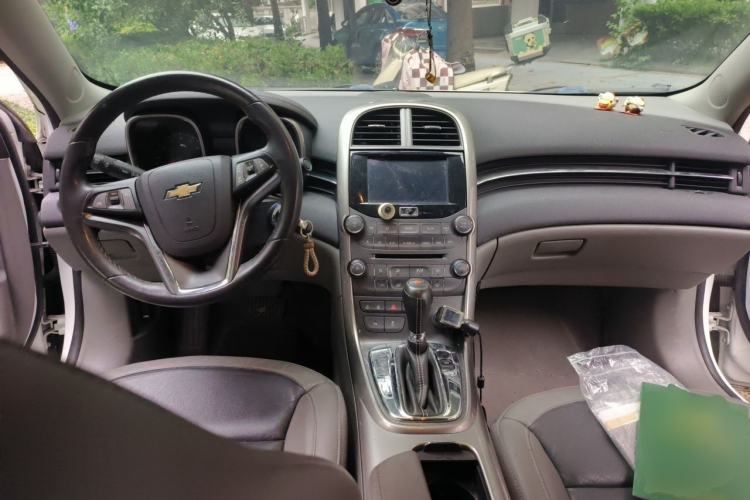 Used Chevrolet Malibu 2014 2.0L Automatic Luxury Edition Center Console