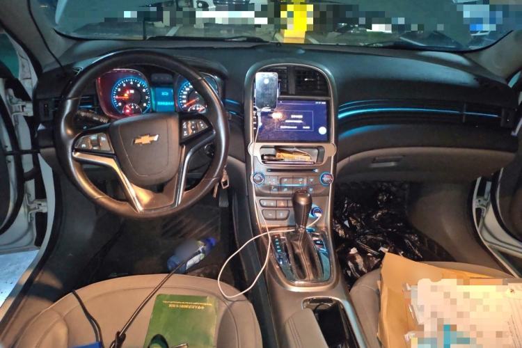 Used Chevrolet Malibu 2014 2.0L Automatic Luxury Edition Center Console