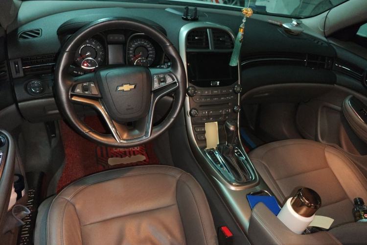 Used Chevrolet Malibu 2014 2.0L Automatic Luxury Edition Center Console