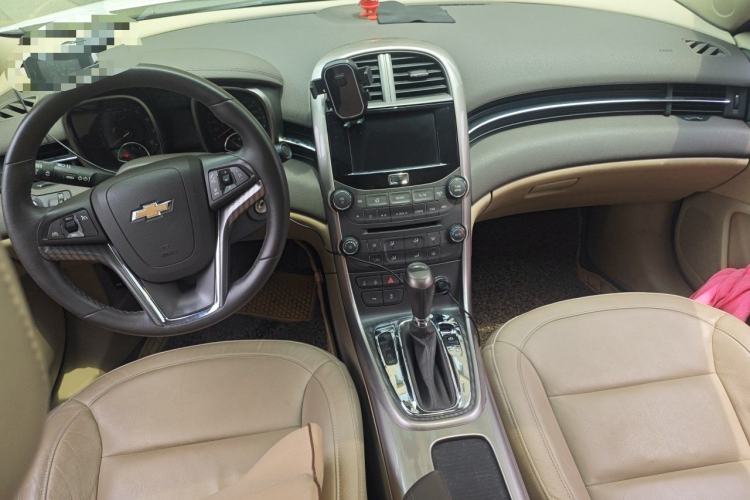 Used Chevrolet Malibu 2014 2.0L Automatic Luxury Edition Center Console