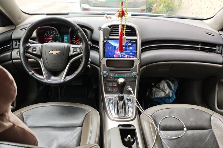 Used Chevrolet Malibu 2014 2.0L Automatic Luxury Edition Center Console