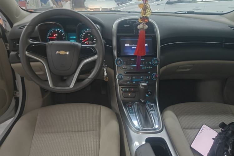 Used Chevrolet Malibu 2014 2.0L Automatic Comfort Edition Center Console