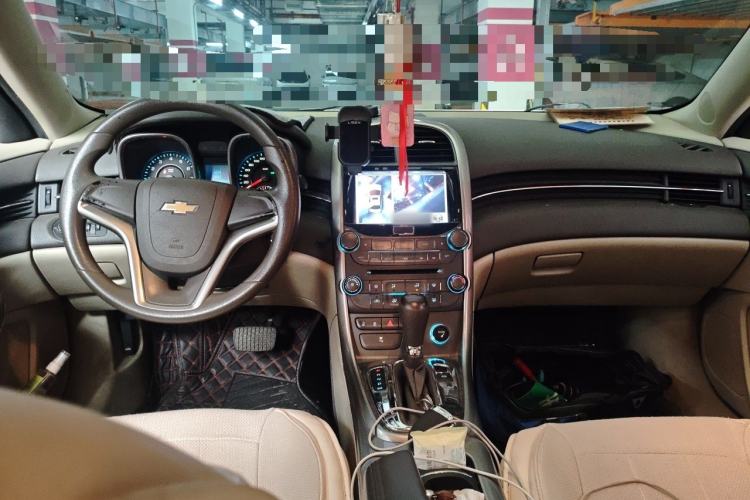 Used Chevrolet Malibu 2014 2.0L Automatic Comfort Edition Center Console