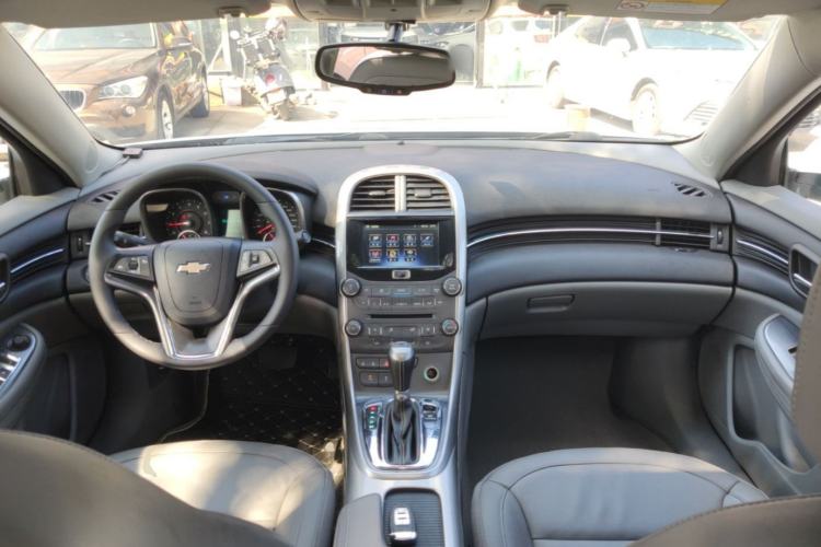 Used Chevrolet Malibu 2014 2.0L Automatic Luxury Edition Center Console