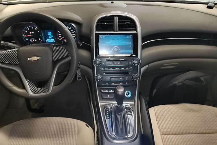 Used Chevrolet Malibu 2014 2.0L Automatic Comfort Edition Center Console