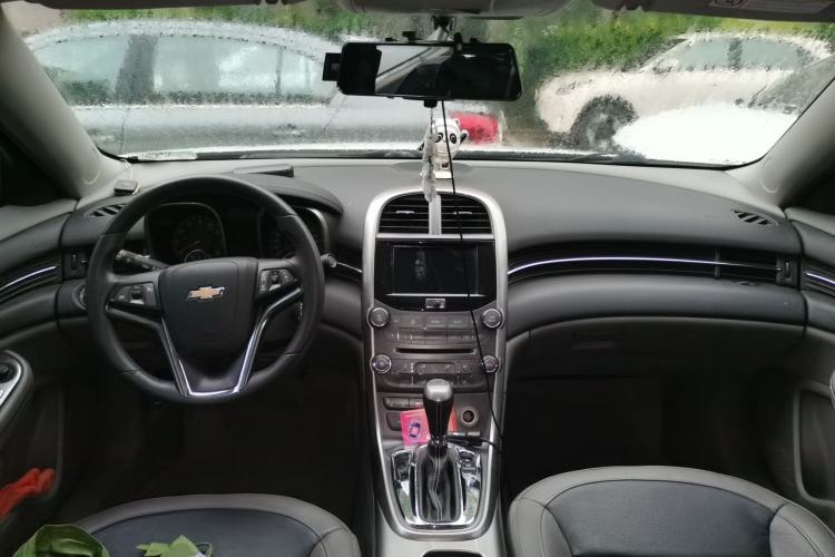 Used Chevrolet Malibu 2014 2.0L Automatic Luxury Edition Center Console