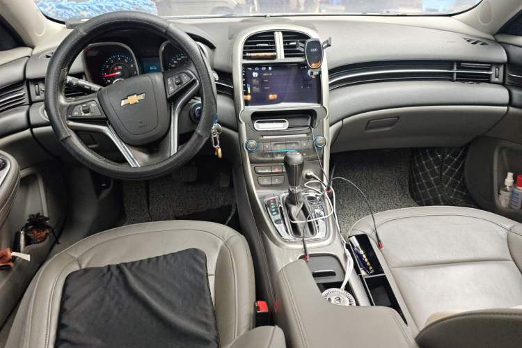 Used Chevrolet Malibu 2014 2.0L Automatic Luxury Edition Center Console