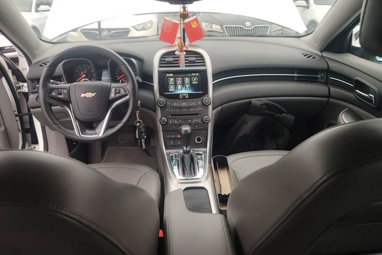 Used Chevrolet Malibu 2014 2.0L Automatic Luxury Edition Center Console