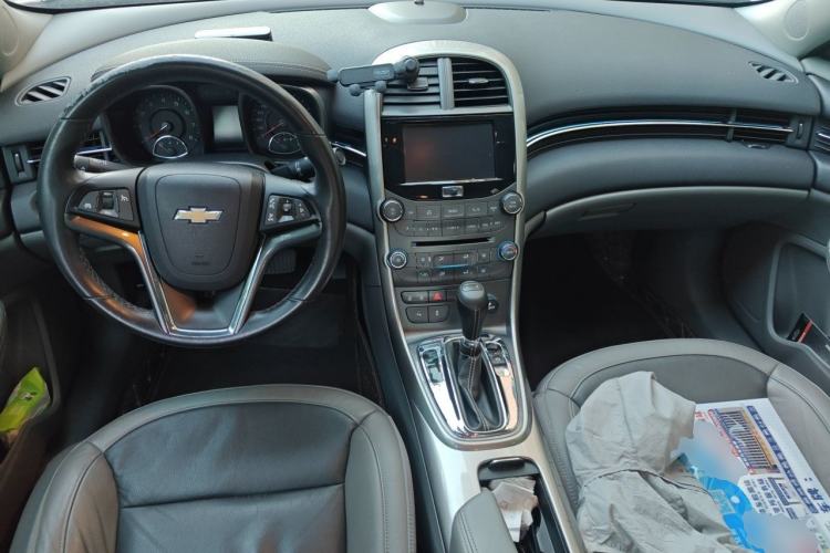 Used Chevrolet Malibu 2014 2.0L Automatic Luxury Edition Center Console