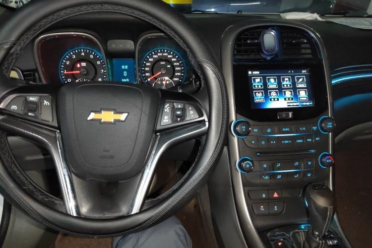 Used Chevrolet Malibu 2014 2.4L Automatic Luxury Edition Center Console