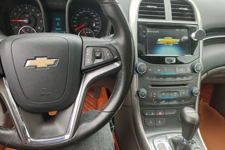 Used Chevrolet Malibu 2014 2.0L Automatic Luxury Edition Center Console