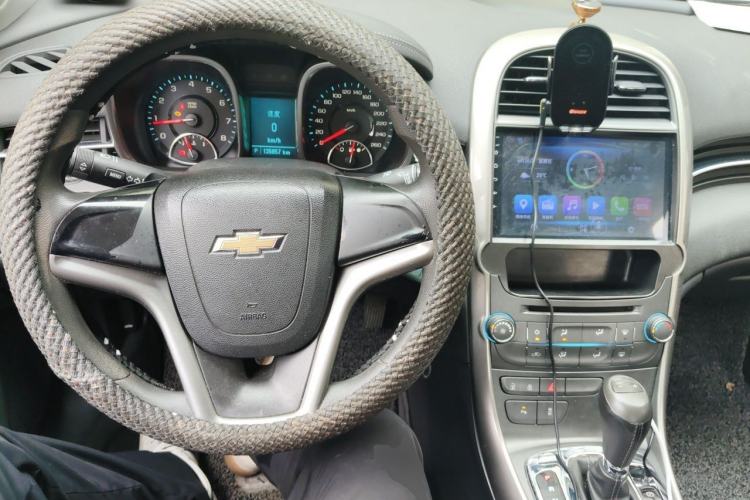 Used Chevrolet Malibu 2014 1.6T Automatic Comfort Edition Center Console